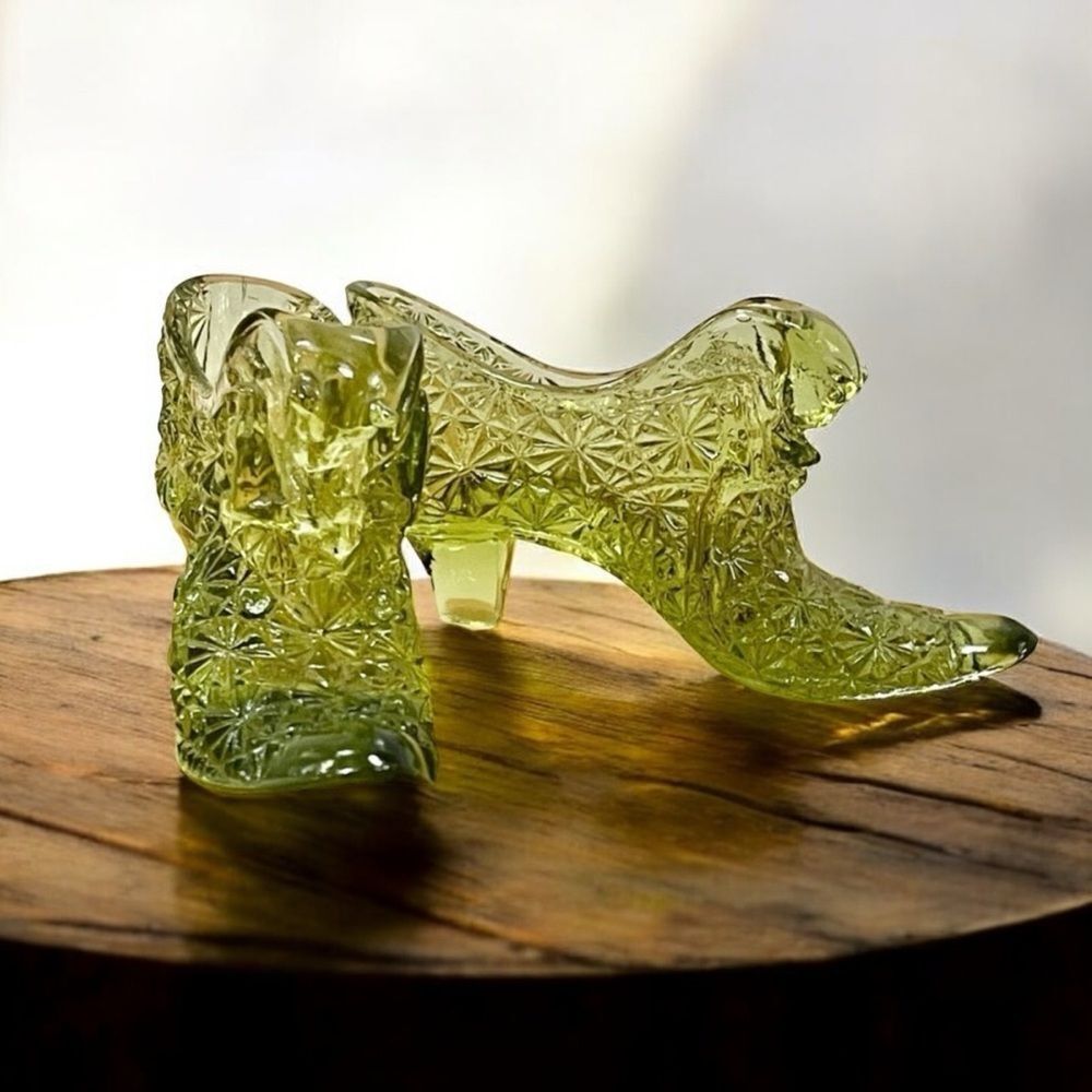 Vintage Clear Avocado Green Starburst Pinwheel Fan Pressed Art Glass Shoes